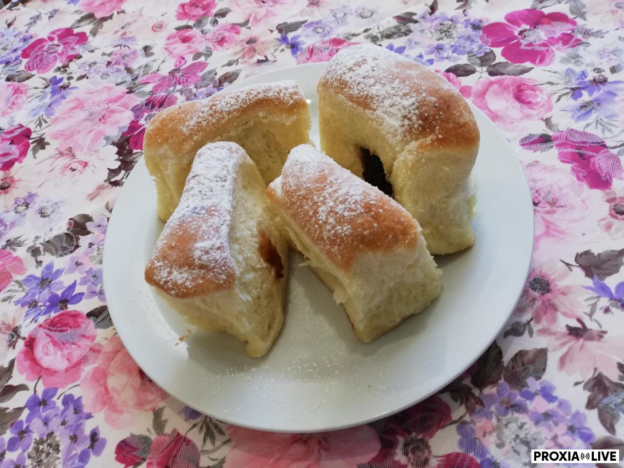 Domáce pečené buchty so slivkovym lekvárom 