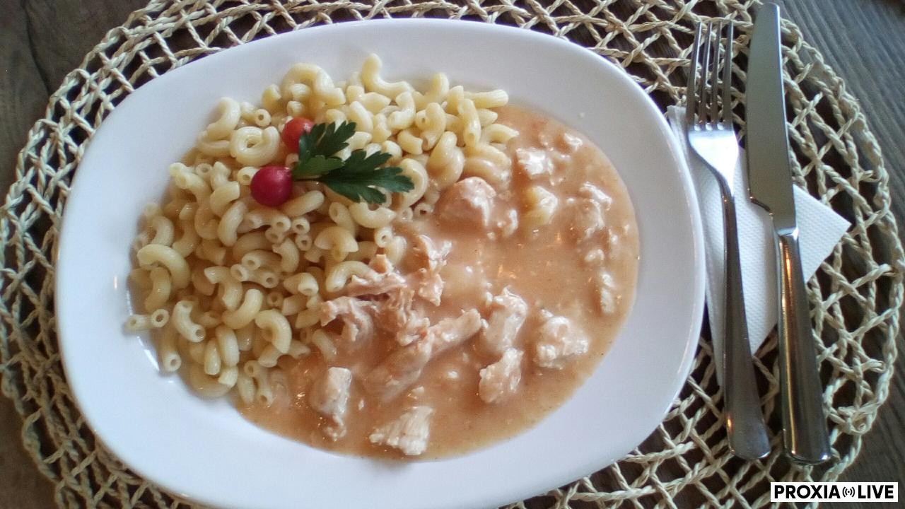 Kuracie soté na smotane, cestovinové kolienka 