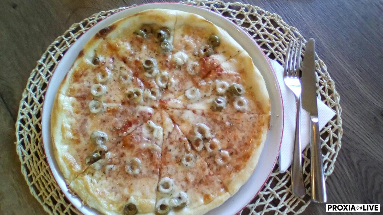 Pizza Margherita s olivami 