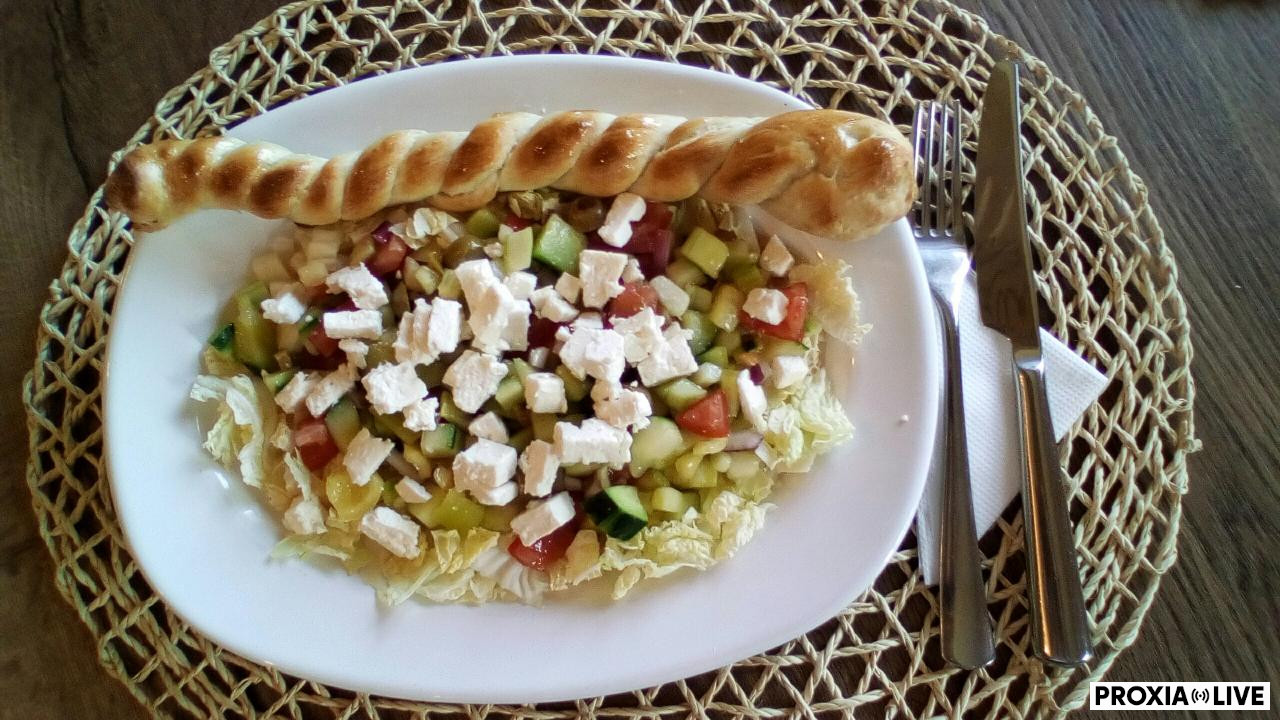 Grécky šalát, pizza rožok