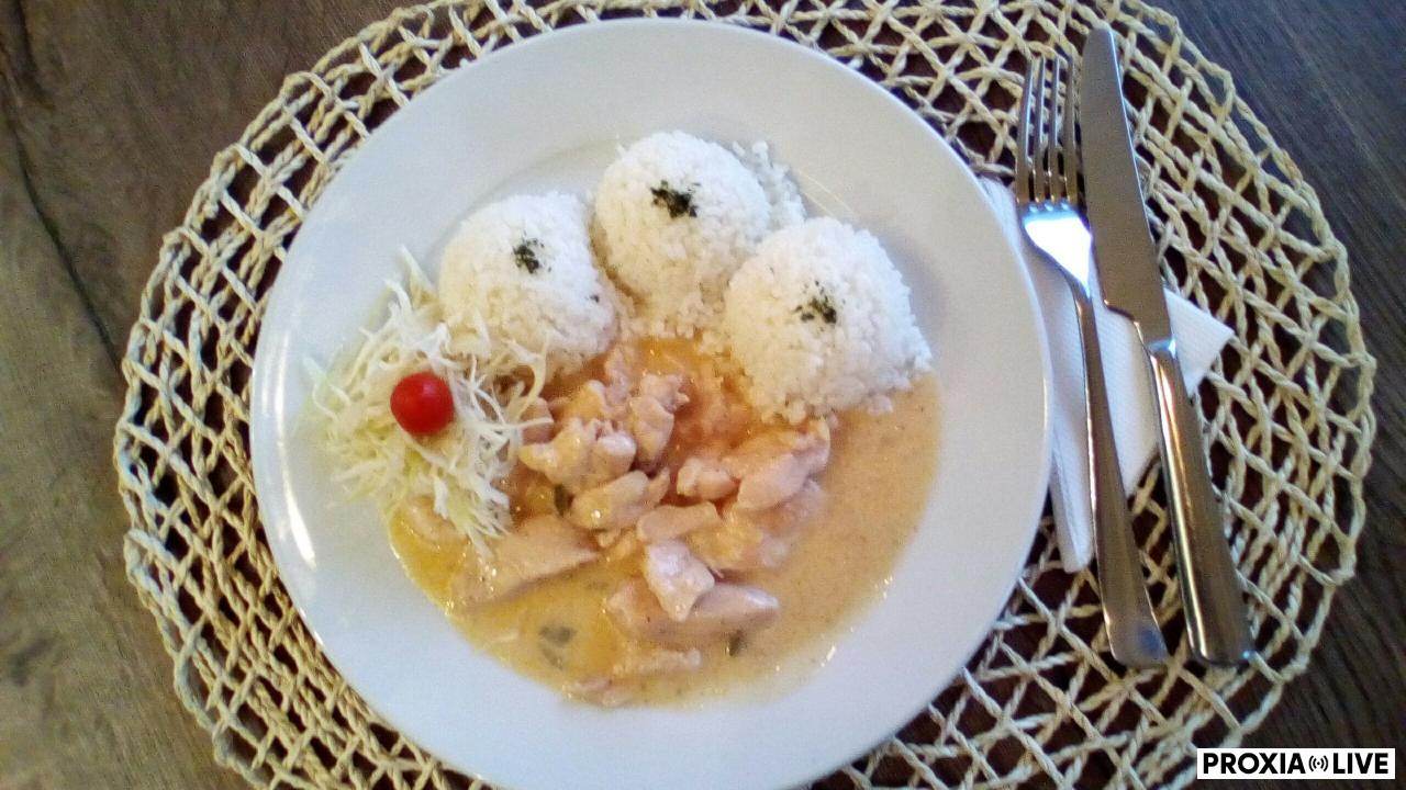 Hydinové stroganov, ryža 