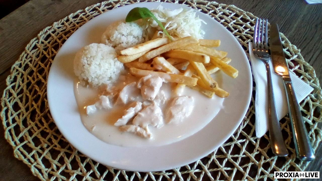 Kuracie soté v syrovej omáčke, ryža/hranolky  