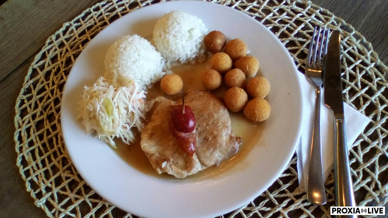 Bravčový rezeň na vrchársky spôsob, ryža/zem.krokety 
