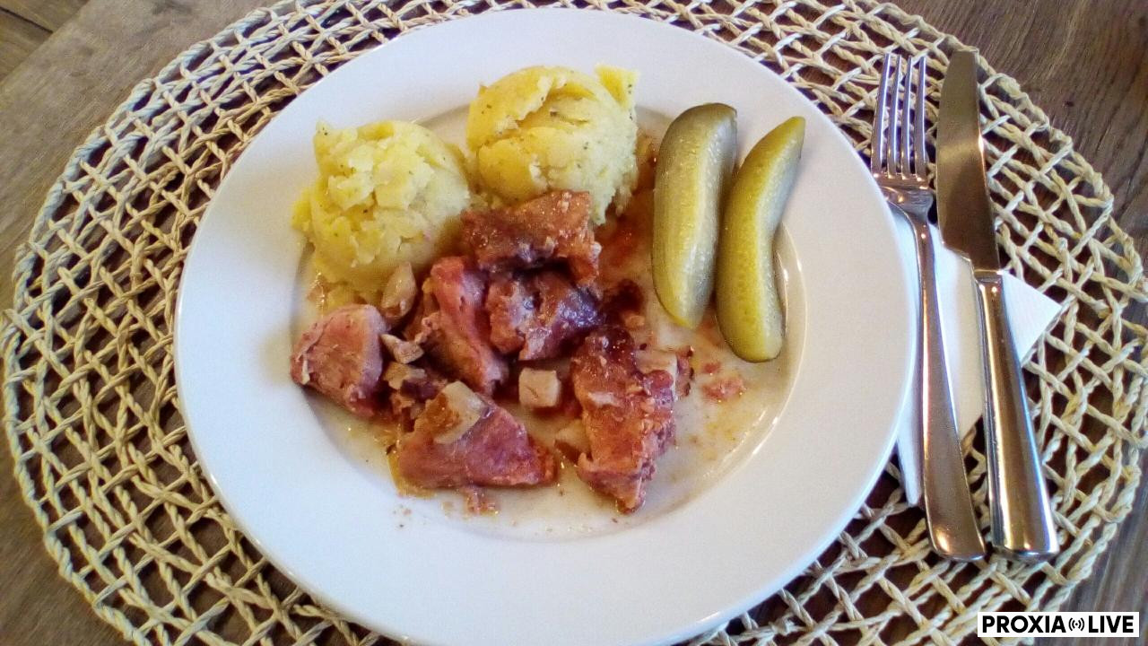 Bravčová živánska pochúťka, pučené zemiaky 