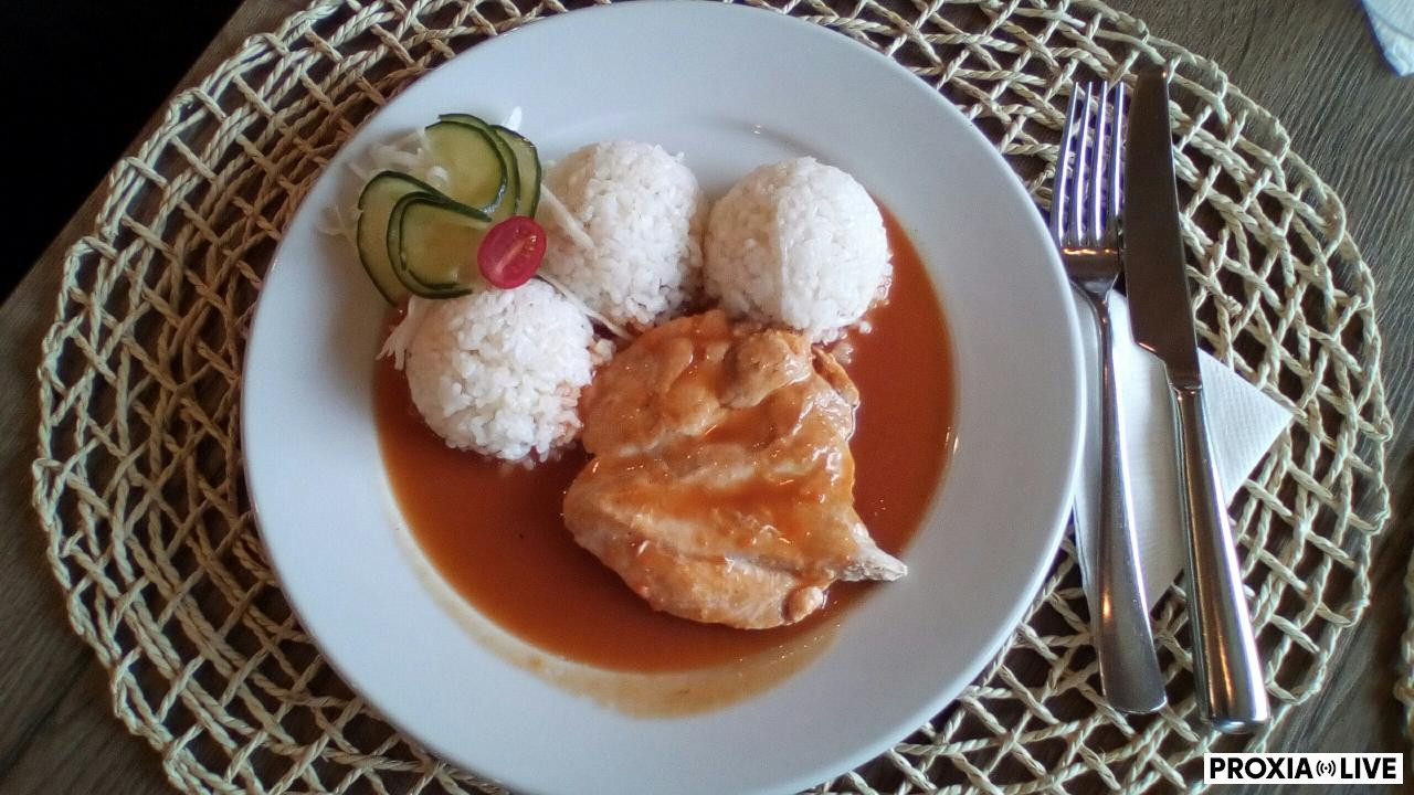 Hydinový steak na šípkovo-mrkvovej omáčke , ryža 