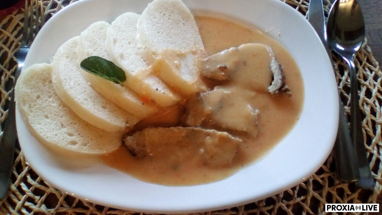 Bravčová sviečková, parené knedle